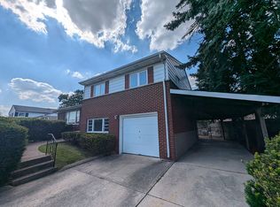 901 Winston Dr, Melrose Park, IL 60160