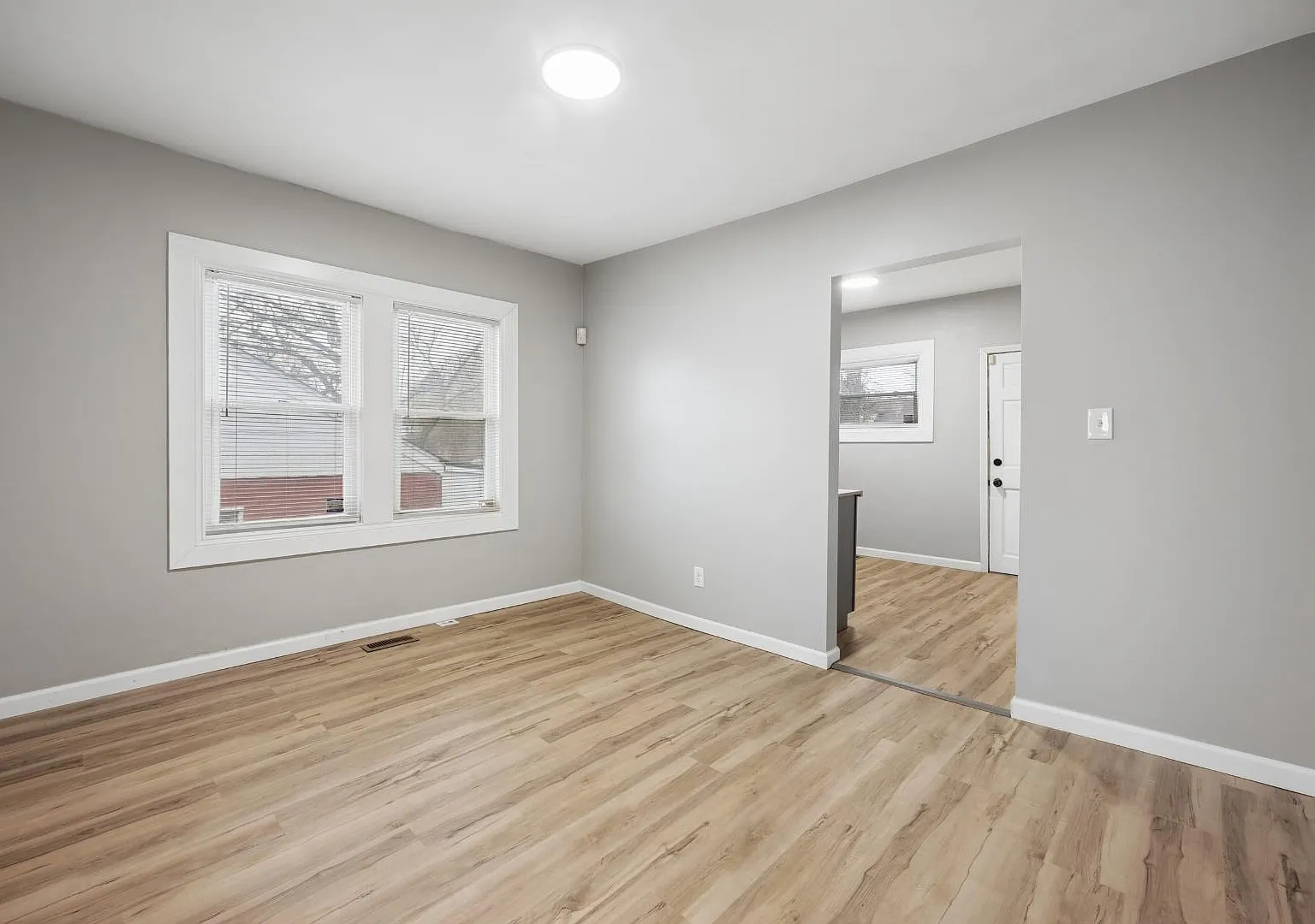 3807 Manola Ave — Photo 4