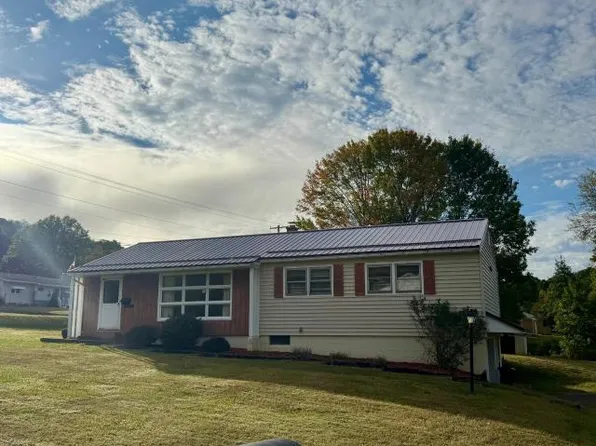 3 Belmont Dr, Warren, PA 16365