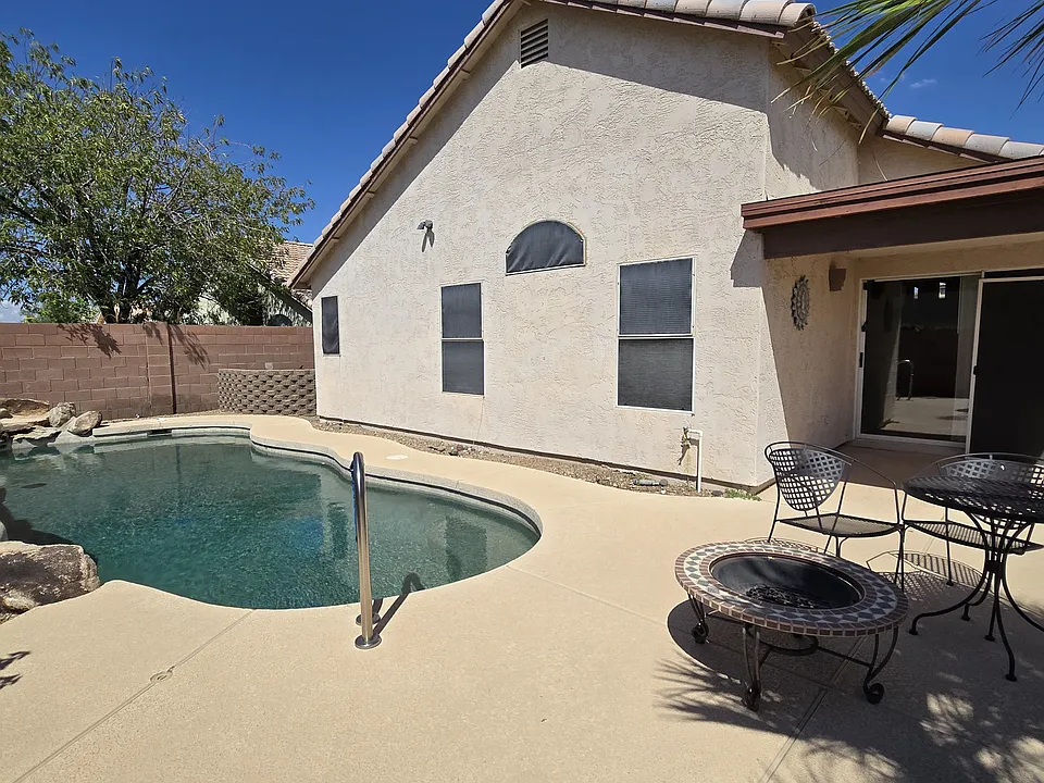 1125 E Montoya Ln