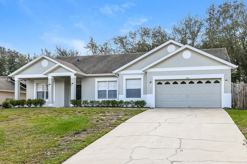 4 bed, 2.0 bath, 1962 sqft, $4,020 — Photo 3