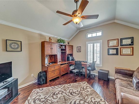 4th image of 1567 Sweetbriar Dr