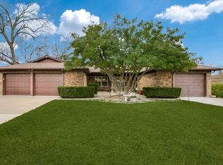 210 E Worth St, Grapevine, TX 76051