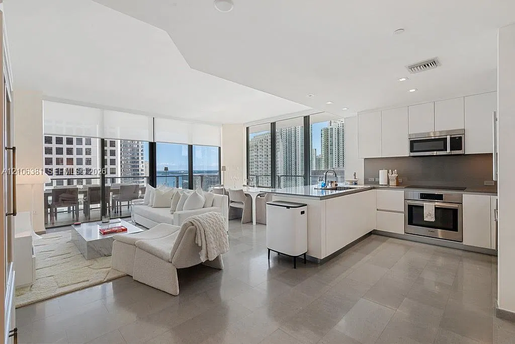 Reach Condo — Photo 4