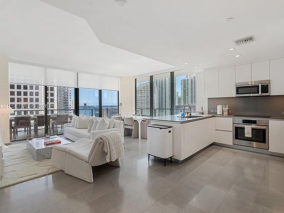 3rd image of 68 SE 6th St APT 1701