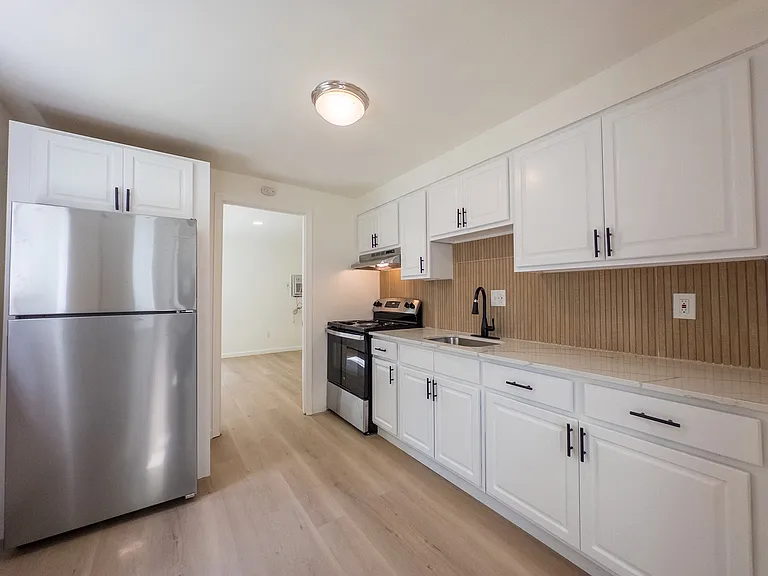 Meadowbrook Apartments — Photo 8