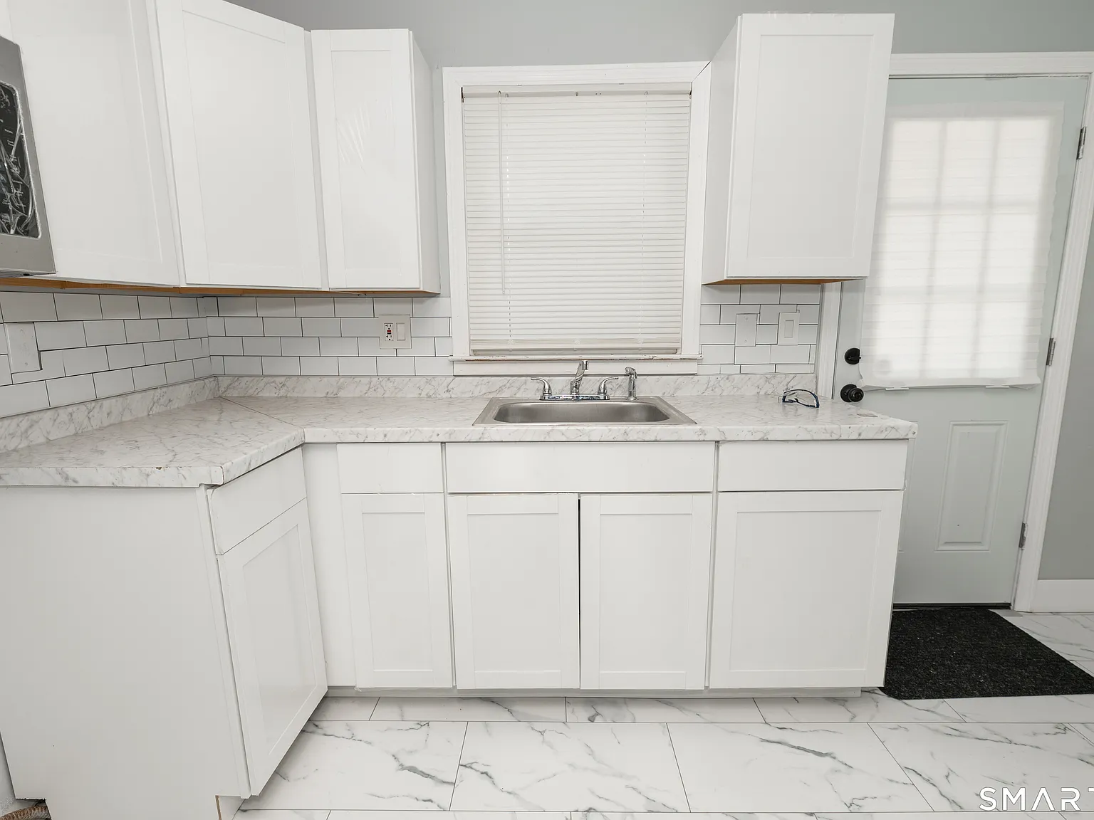 3 bed, 1.0 bath, 1960 sqft, $2,350 — Photo 3