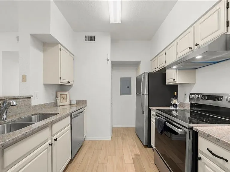 23500 Walden Center Dr #206 — Photo 11