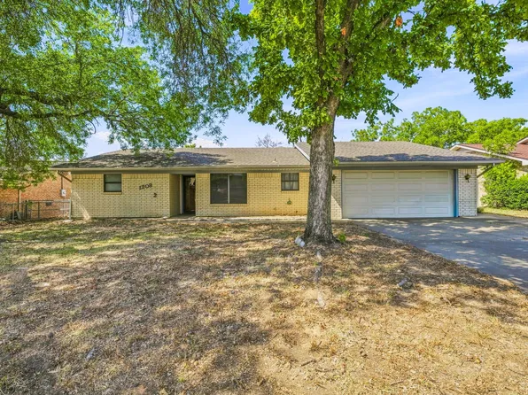 1208 N Dale Ave, Stephenville, TX 76401