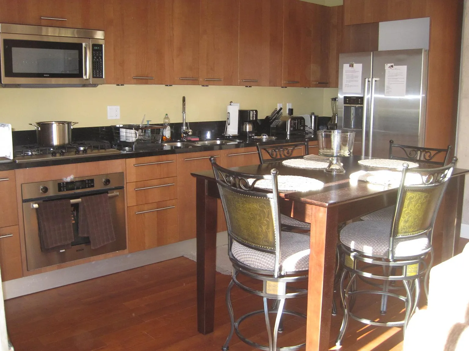 Studio, 740 sqft, $2,100 — Photo 3