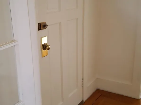 2 3rd St #1, Bristol, RI 02809