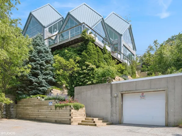 311 Duneland Dr, Porter, IN 46304