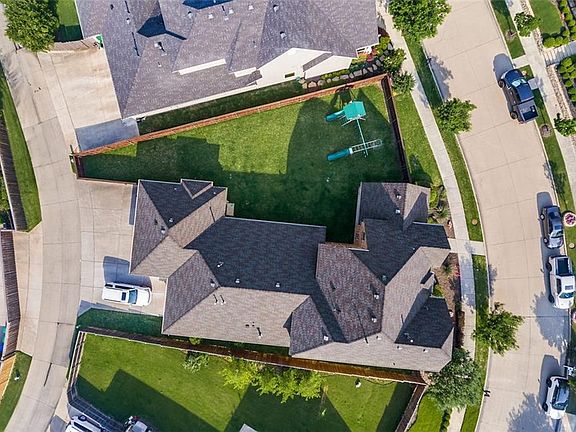 2nd image of 2229 Emerson Ln