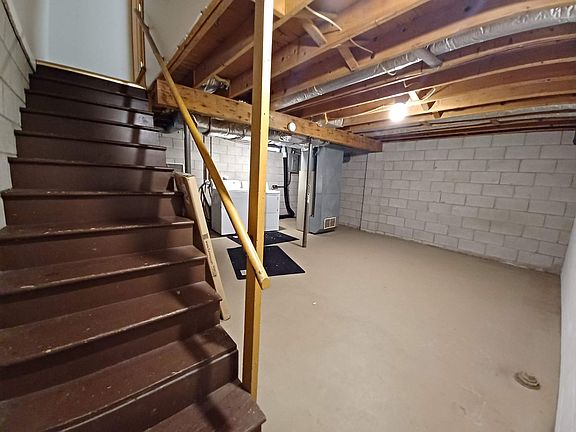 5th image of 3727 Parkway Blvd #F