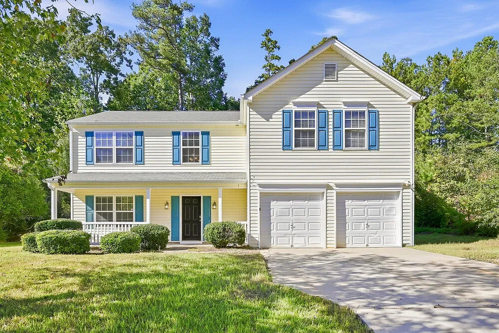 4 bed, 2.5 bath, 2404 sqft, $2,195 — Photo 1
