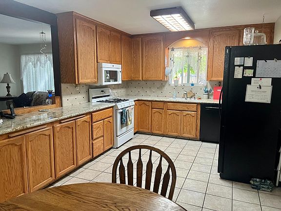 3rd image of 2105 Chelsea Ave