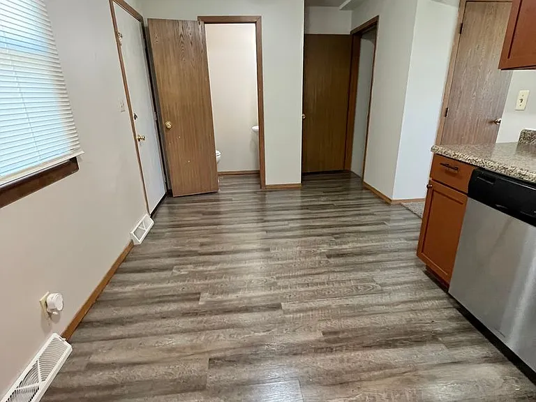 3804 S Hawthorne Ave — Photo 9