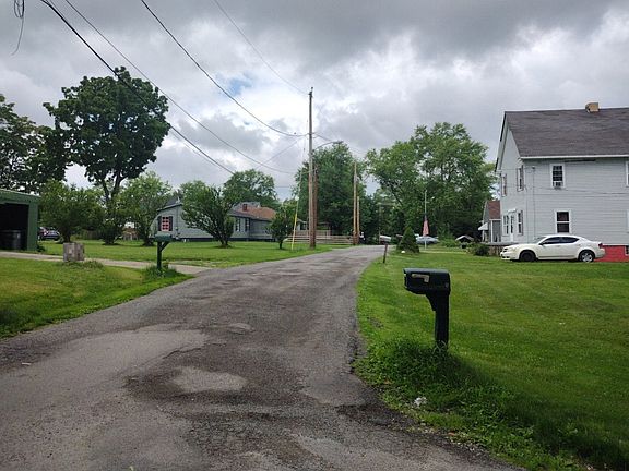 4th image of 1945 Borden St
