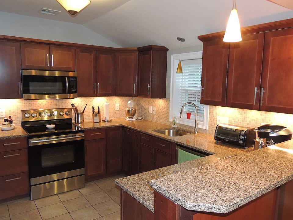 1st image of 179 Main St