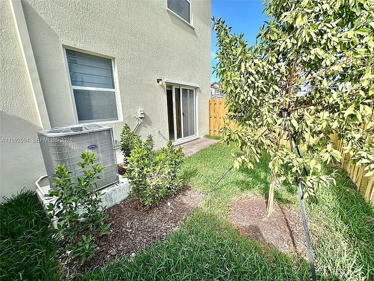 2867 SE 25th Ter — Photo 38
