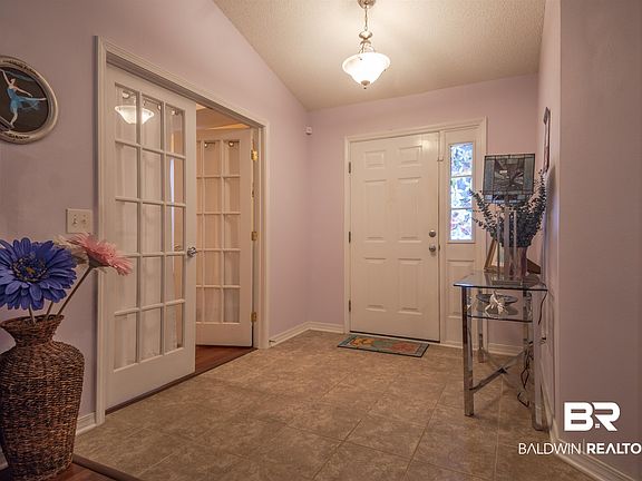 3rd image of 15320 Paddington Dr
