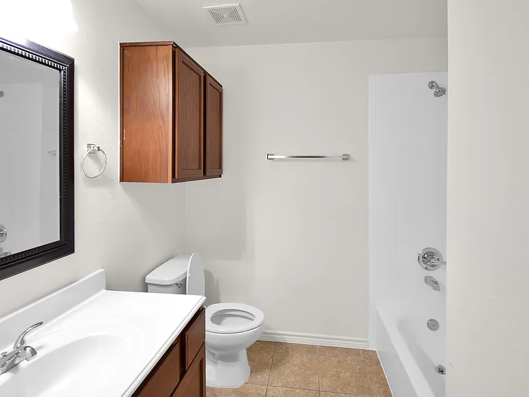 1102 Parkway Trl — Photo 17