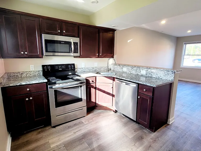 509 N 35th St #16 — Photo 4