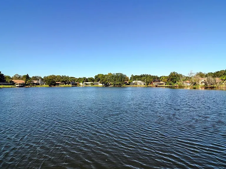 4305 Round Lake Ct — Photo 3