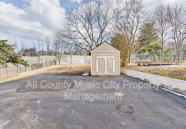 209 Rhine Dr — Photo 26