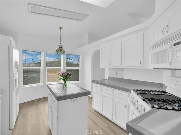 930 Santa Victoria St, Hemet, CA 92543