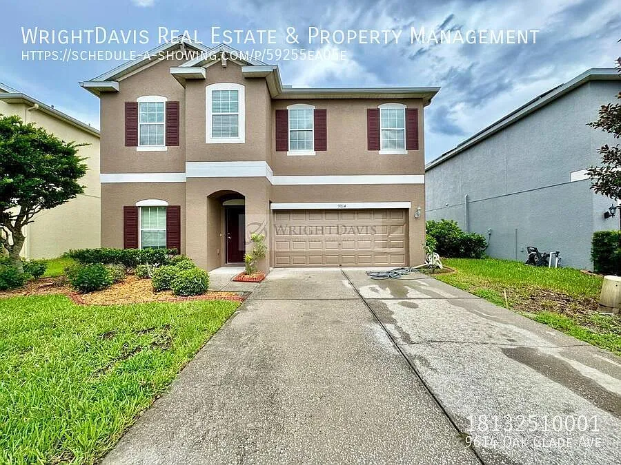 Beautiful 4/2.5 Townhome in Desirable Live Oak Community — Photo 2