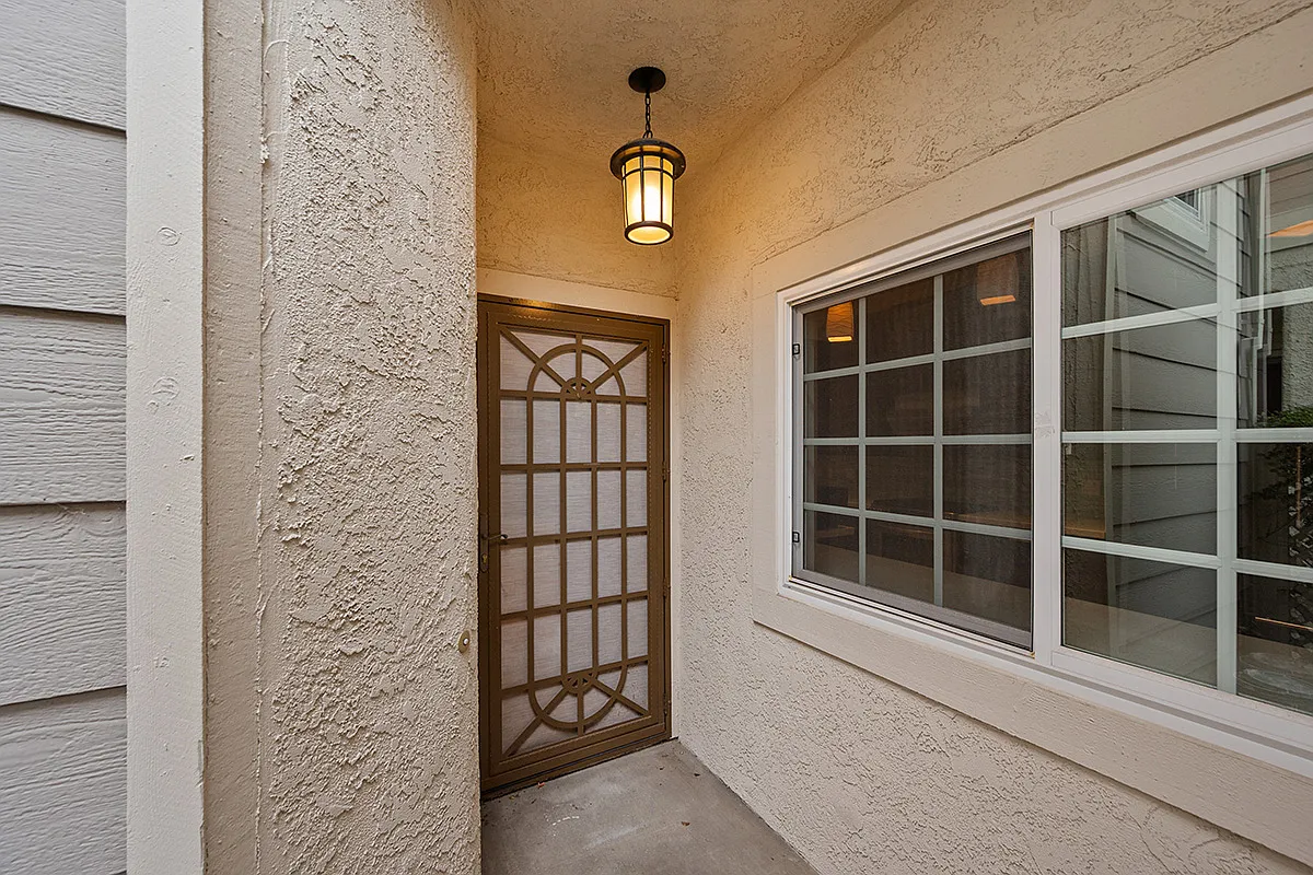 2 bed, 2.5 bath, 1386 sqft, $4,095 — Photo 4