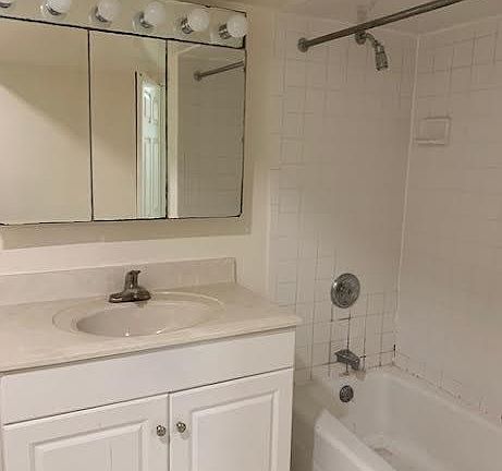 2nd image of 112A Hoyt St #T1
