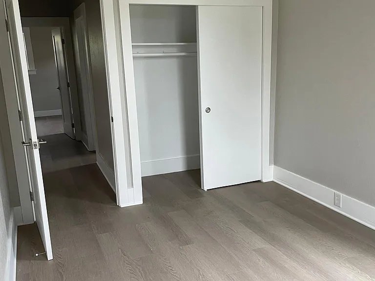 836 Monroe St — Photo 12