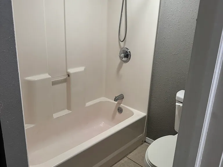 506 N Oak Ave — Photo 7