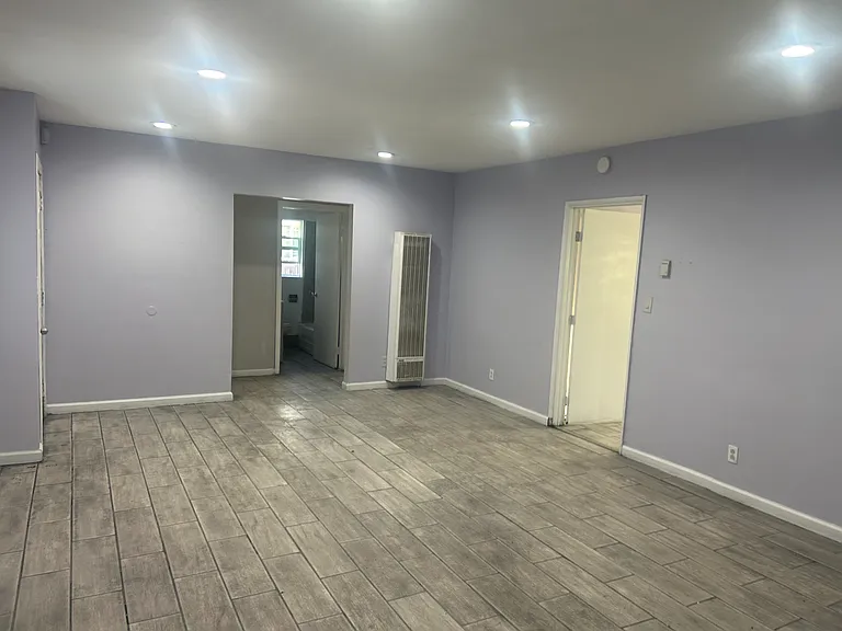 449 N Thompson St — Photo 5