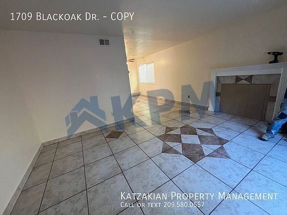3rd image of 1709 Blackoak Dr
