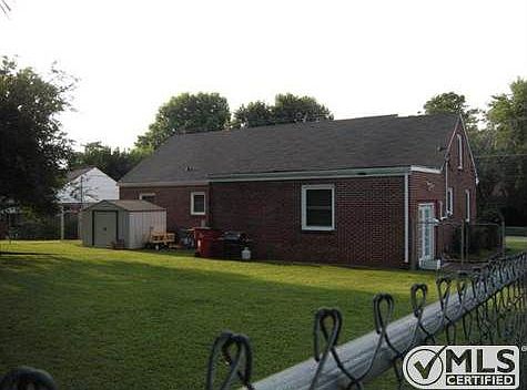 2nd image of 622 Jackson Ave