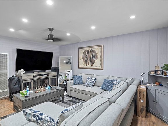 3rd image of 3301 Santa Fe Ave APT 50