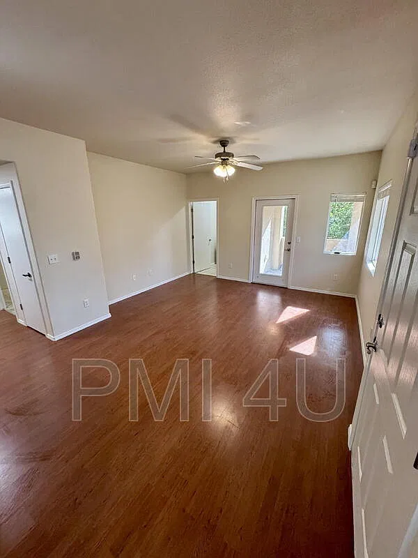1 bed, 1.0 bath, 827 sqft, $1,200 — Photo 2
