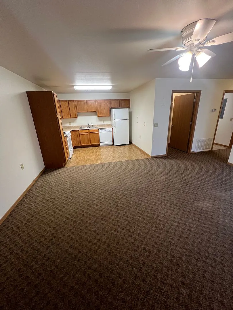 Lampe Estates 295 — Photo 1