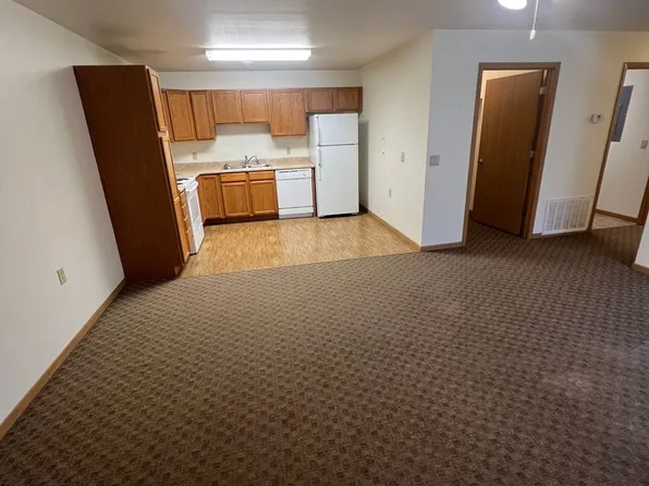 Lampe Estates 295, 295 7th St NW #2, Huron, SD 57350