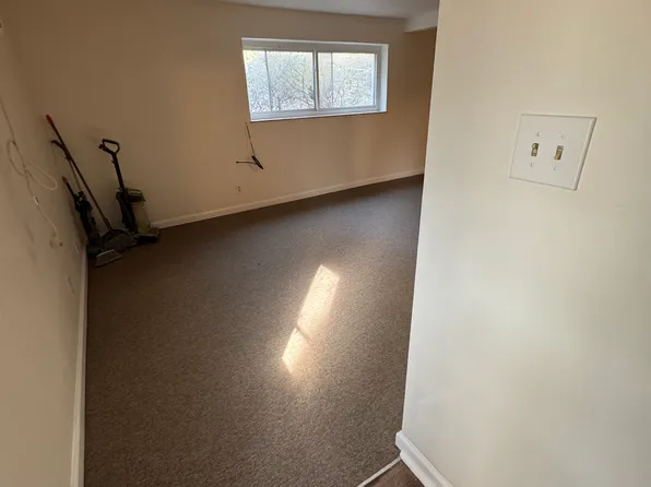 106 Kenneth St #E, Greensburg, PA 15601