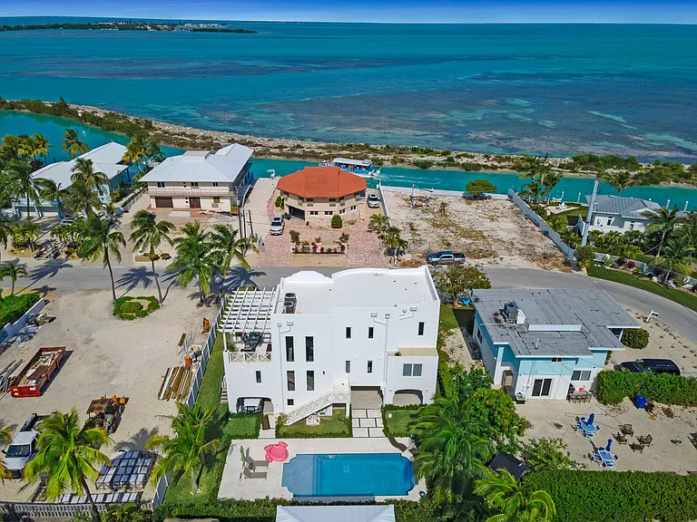 317 E Seaview Cir — Photo 14