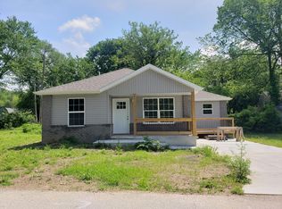 306 N Windsor Ave, Aurora, MO 65605