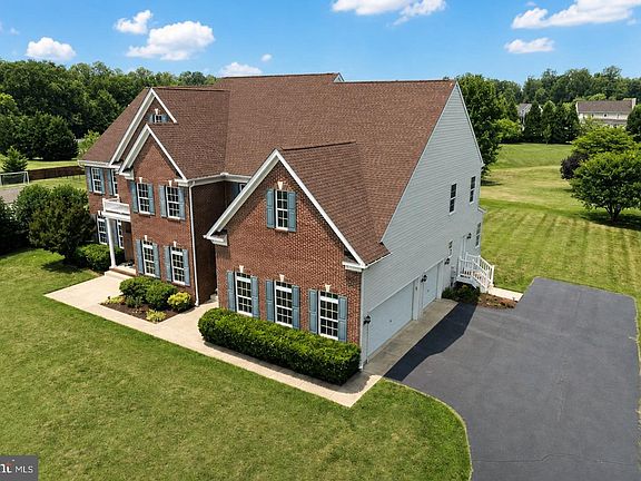 4th image of 42970 Heritage Dr