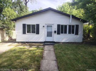 32 N Merrimac St, Pontiac, MI 48340