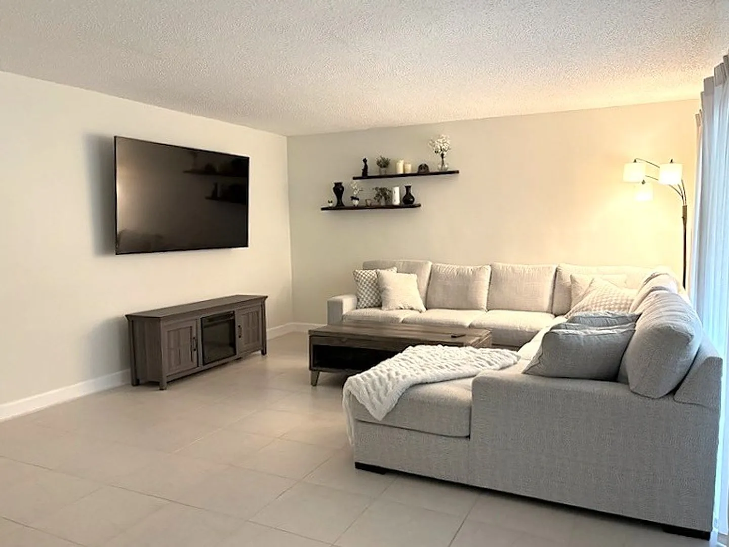 Adorable 2 Bedroom Townhome in Port Orange! — Photo 3
