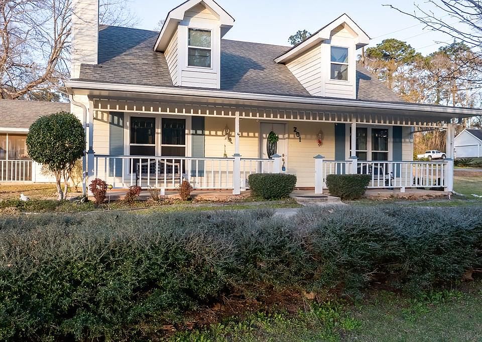 1st image of 201 Rollingwood Dr