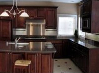 10608 N Pine Ridge Dr, Mequon, WI 53092